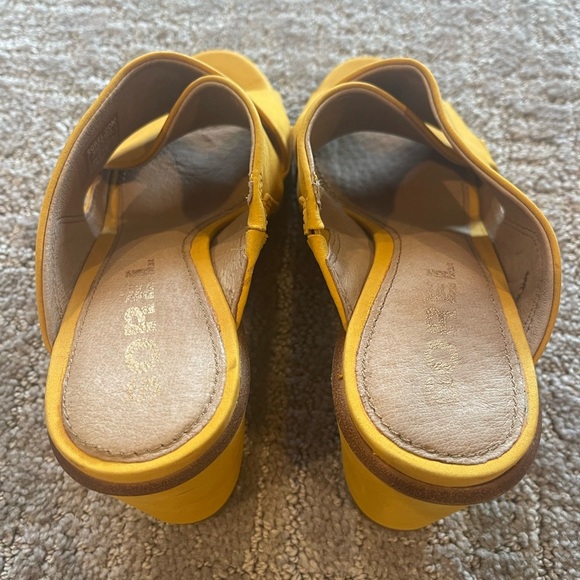 Sorel Nadia Yellow Slip On Mules with Chunky Block Heel, Leather, Size 7 - Picture 9 of 15